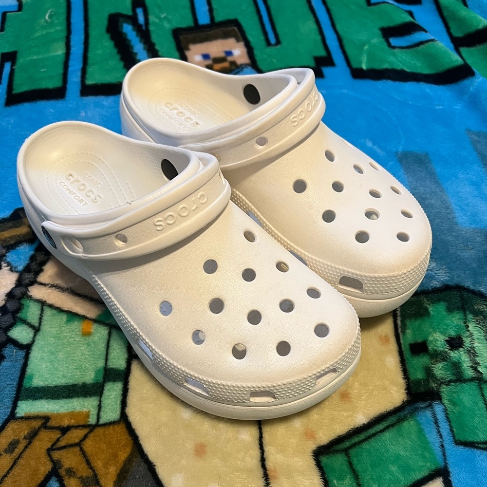 W10 WHITE PLATFORM CROCS